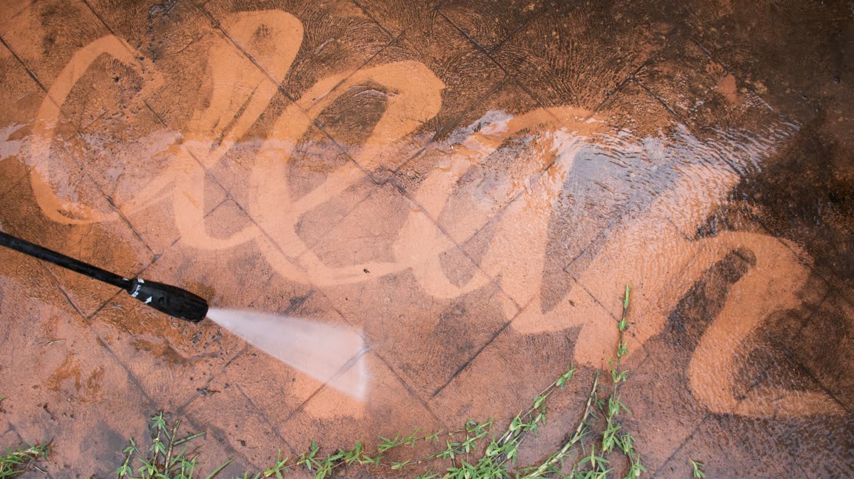 Graffiti na fasáde sa neoplatí nechať „do budúceho týždňa“