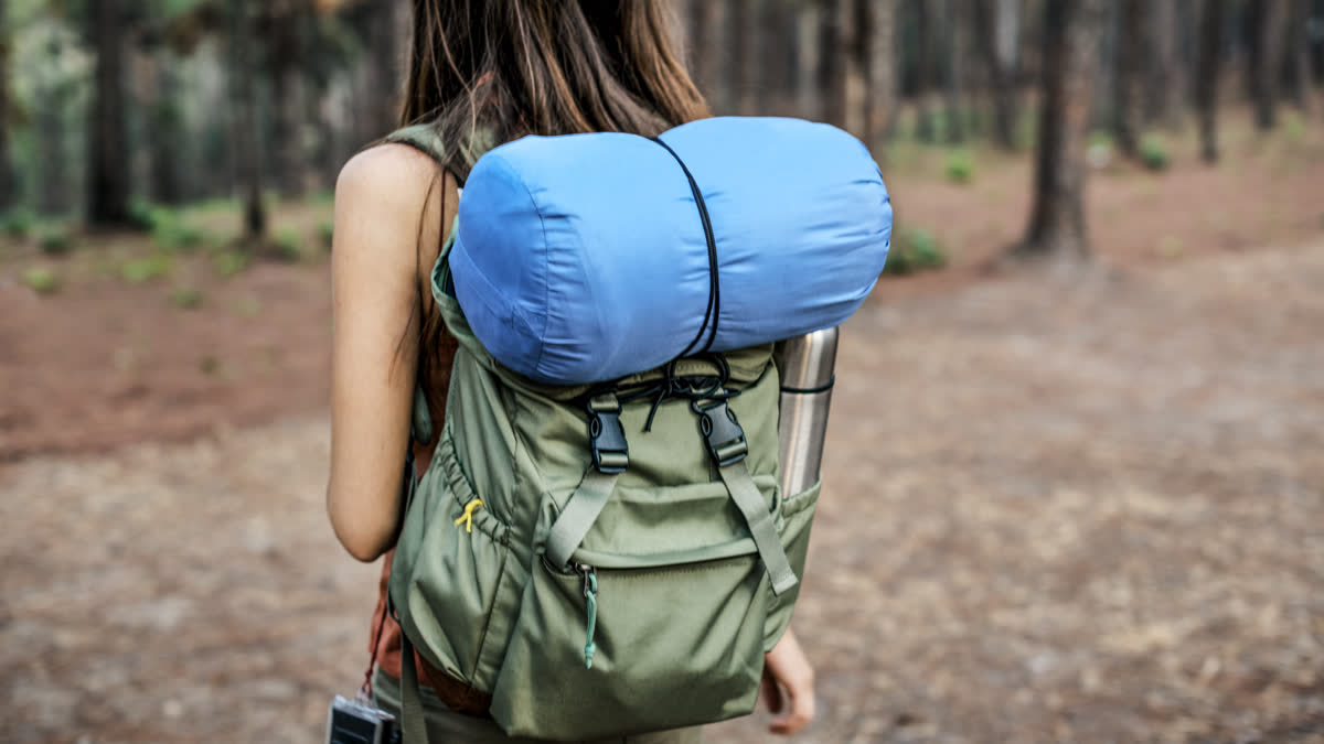 Ilustračný stock: perový spacák a storage sack civilne bez logo outdoor