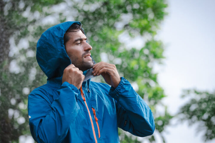 Ilustračný stock: vodotesný zips na bundě civilne, bez outdoor loga.